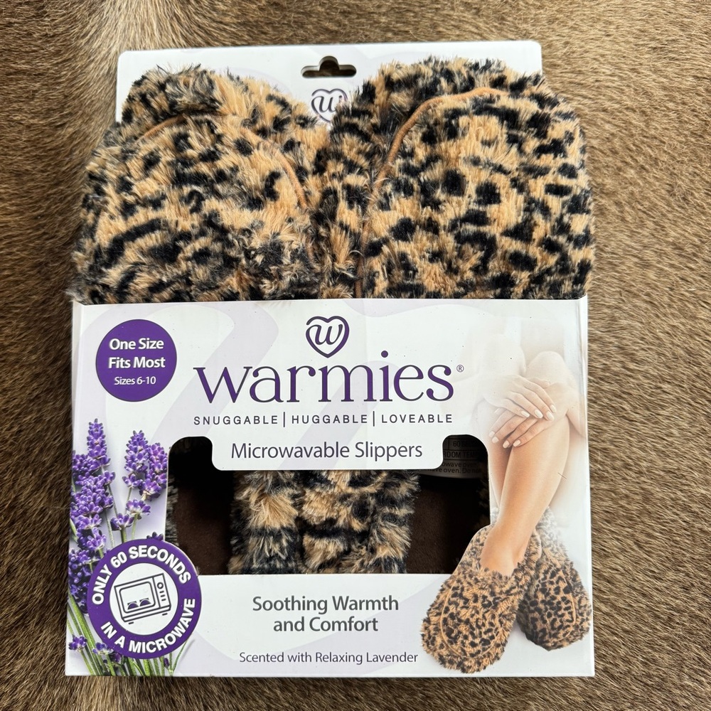 NWT Warmies tawny leopard slippers